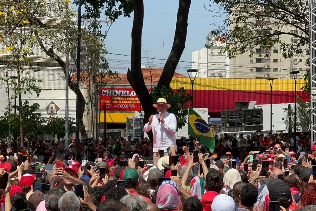 Lula afirma que Trump quer acabar com o Pix e sugere teste do sistema