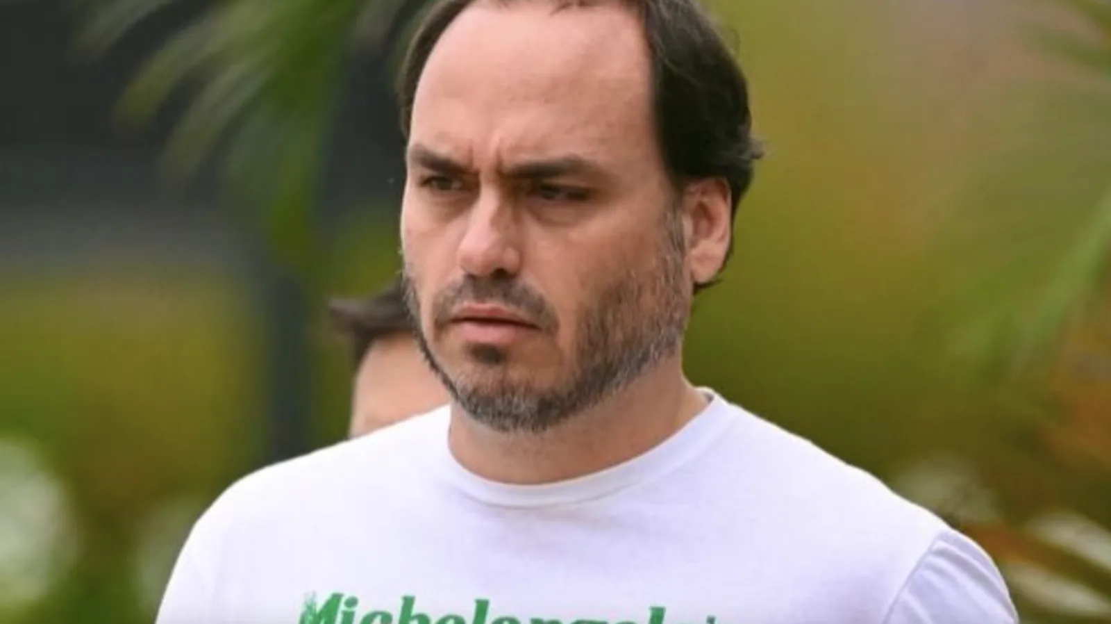 Carlos Bolsonaro critica operação da PF e pede apoio a Flávio em 2026