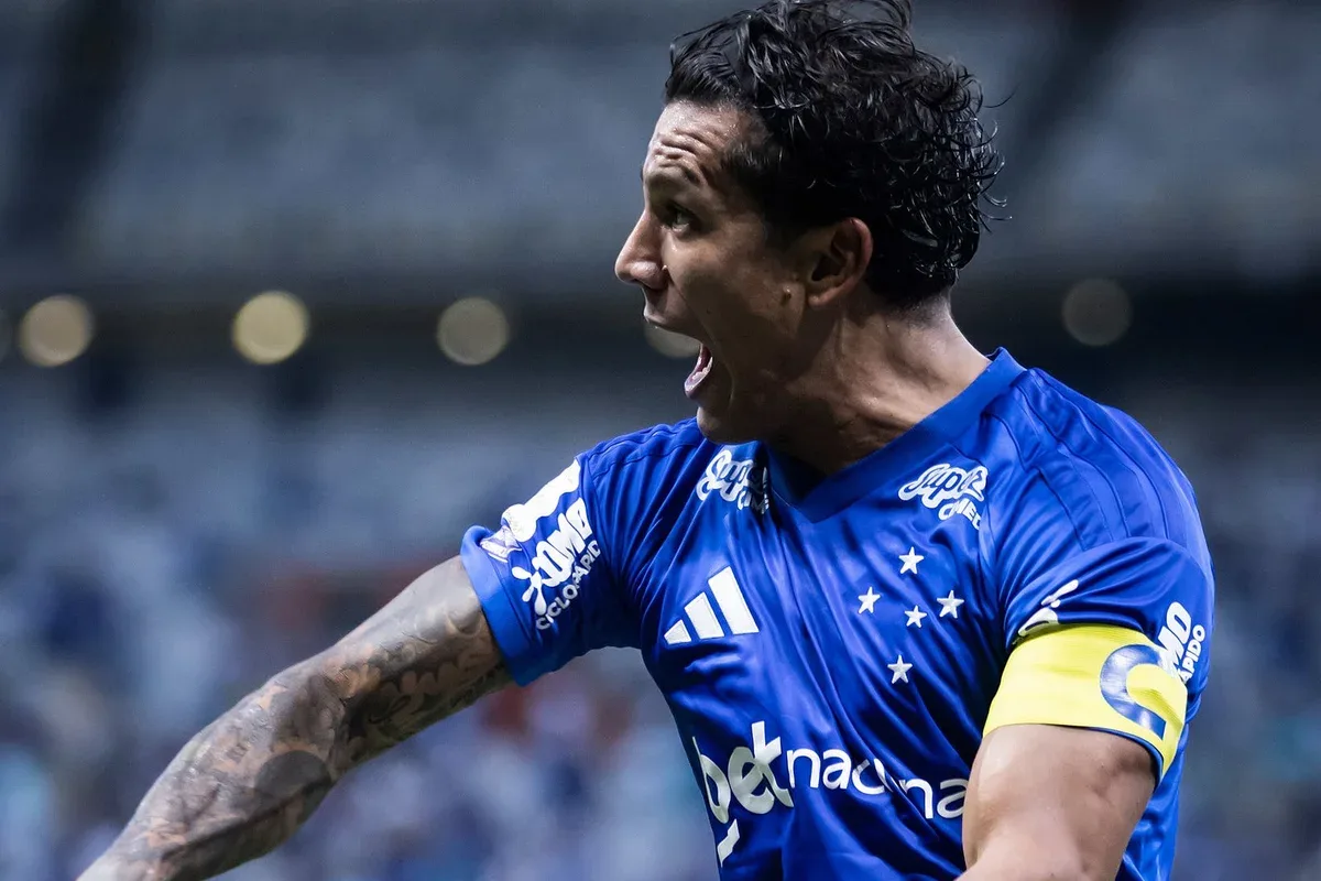 Cruzeiro vence Athletico-PR por 3 x 1 e se aproxima do Bahia