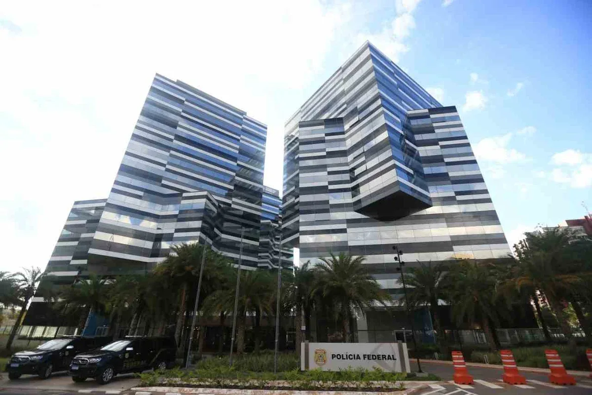 Decisão do STF cita seis relatórios e afasta comando da PF preventivamente