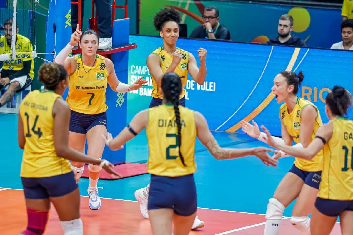 Brasil vence a Colômbia por 3 a 0 e mantém liderança no Sul-Americano