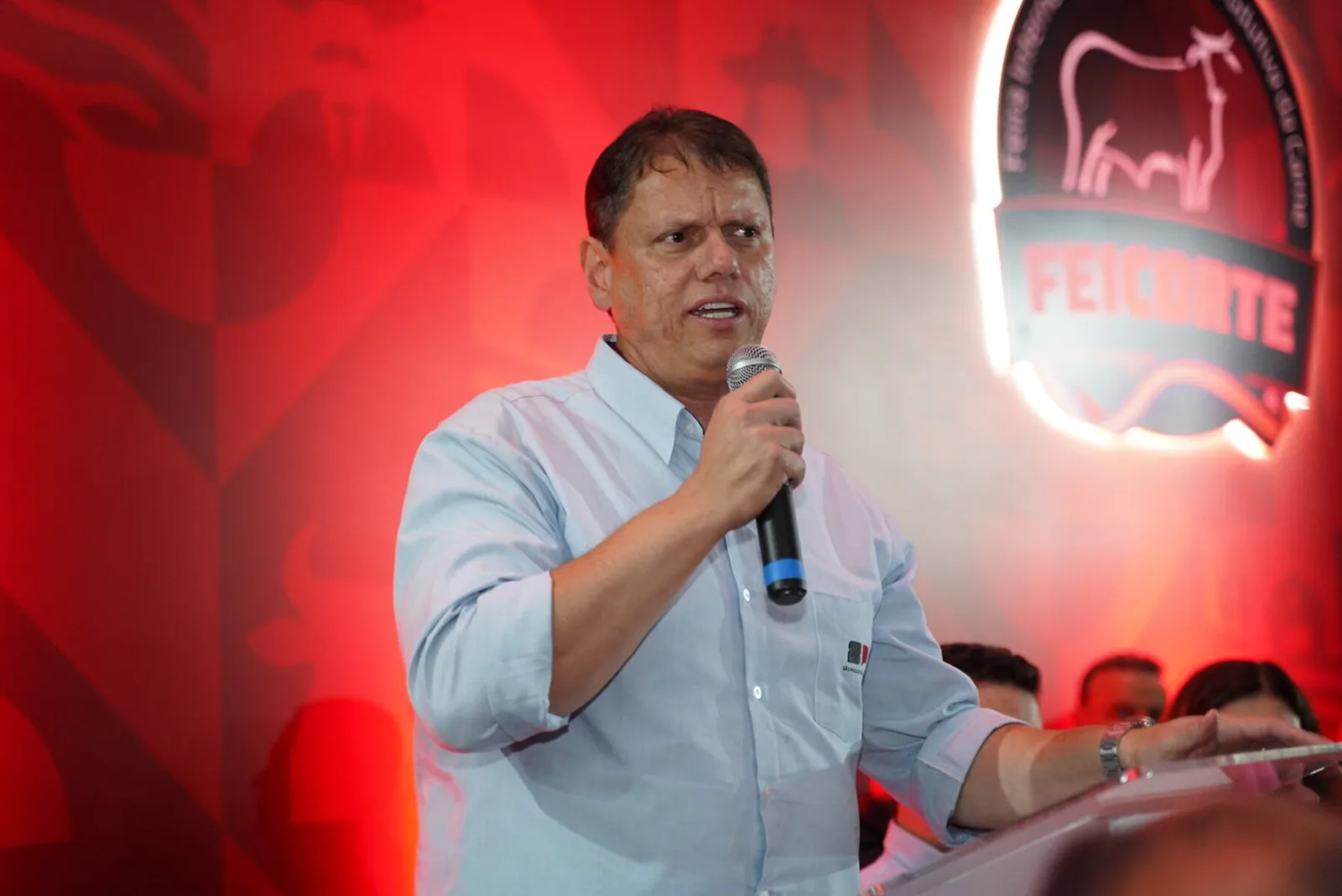 Tarcísio chega a 42% e abre 15 pontos sobre Haddad em São Paulo