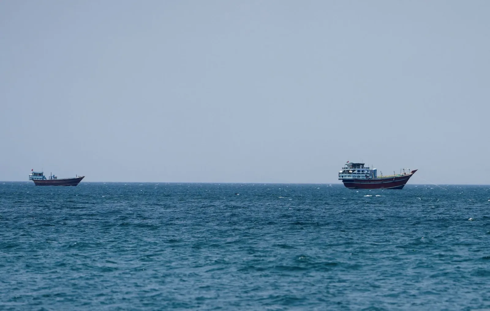 EUA reduzem proteção aérea a navios no Estreito de Ormuz