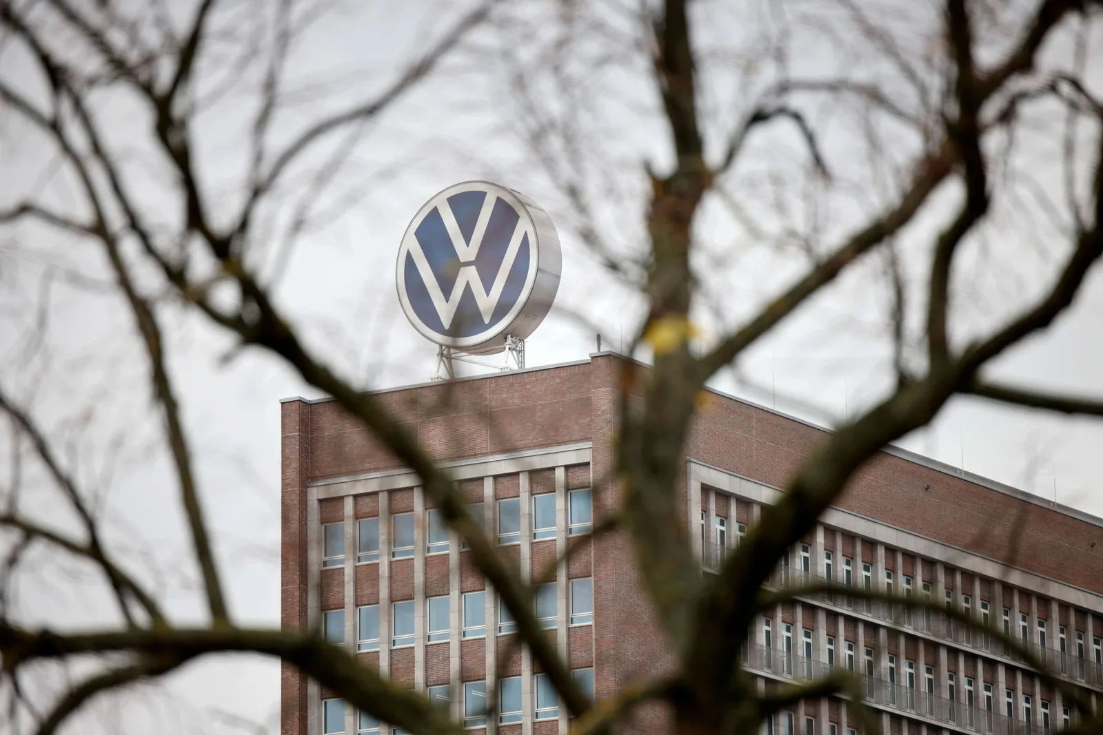 Volkswagen prevê vender fábrica alemã para produção de equipamentos de defesa