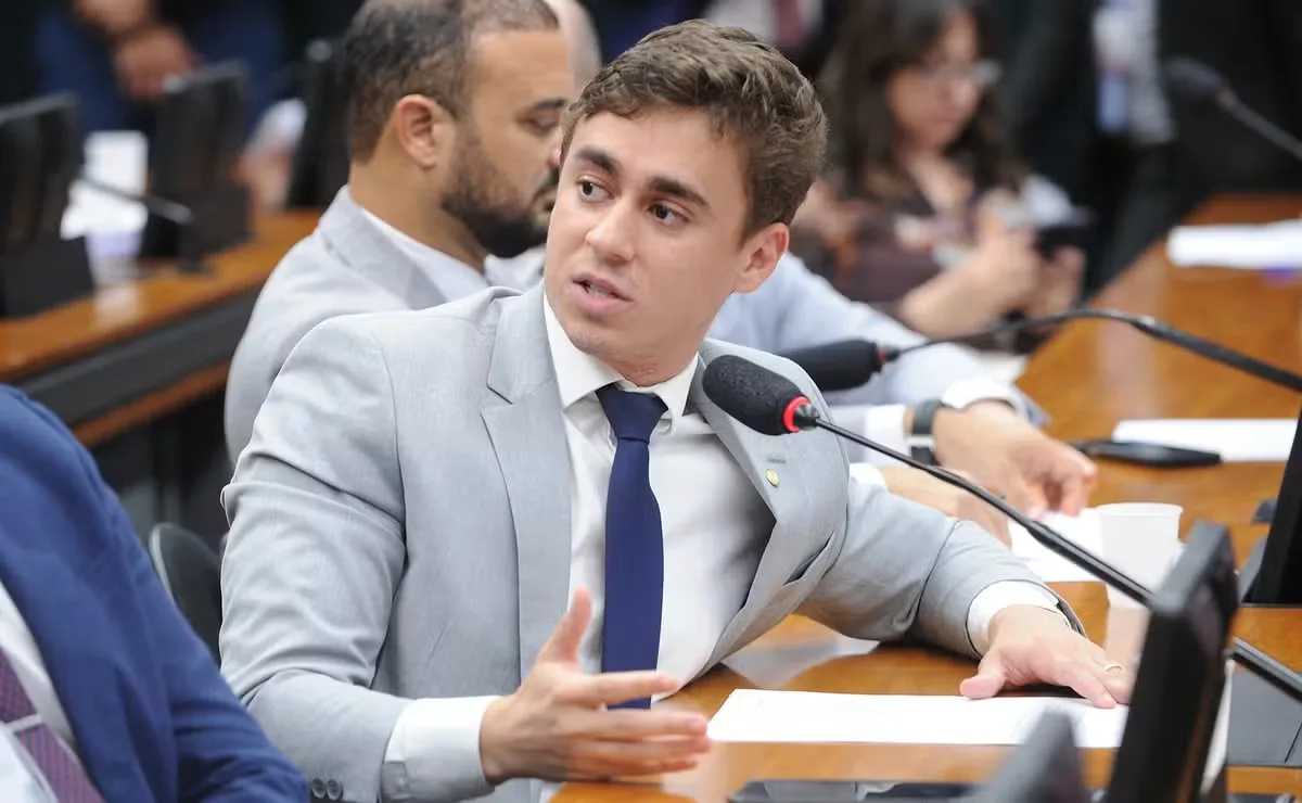 Polícia Federal diz que documento exibido por Nikolas Ferreira era falso