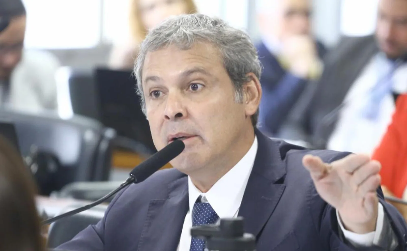 Deputados do PT criticam afastamento do diretor-geral da PF por Mendonça