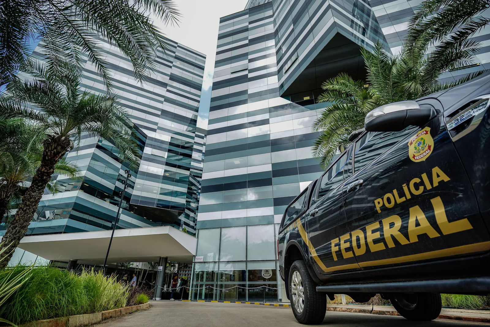 Diretor-executivo da PF mantém apoio a Andrei após afastamento