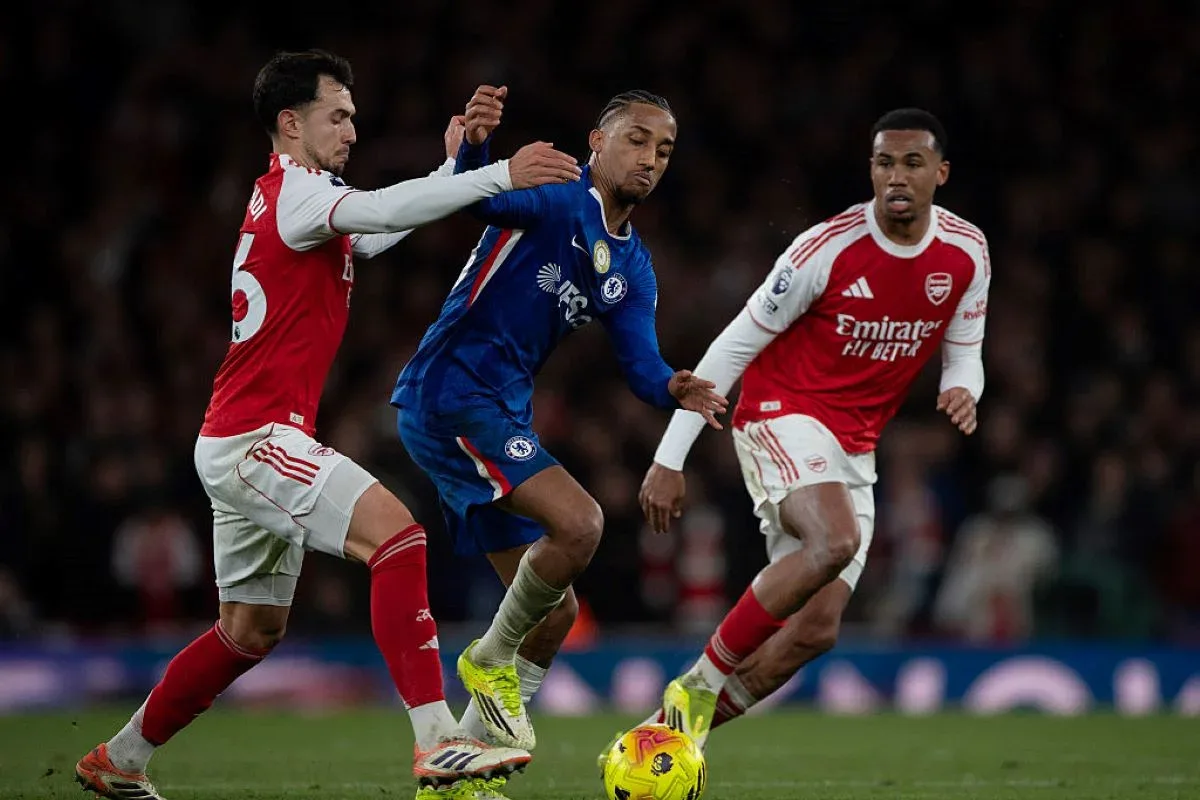 Domingo reúne duelos entre Arsenal e Chelsea e Juventus e Milan