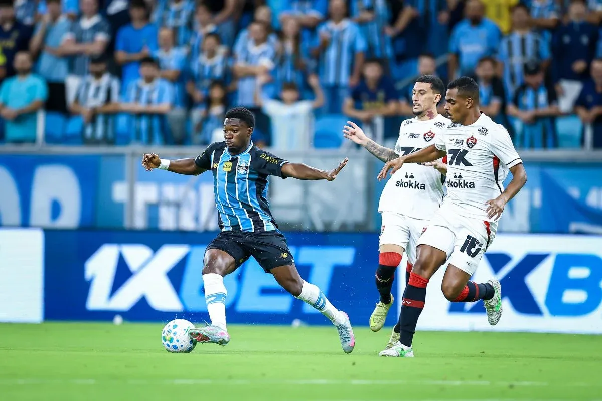 Vitória tenta reagir contra Grêmio em duelo entre times próximos do Z-4