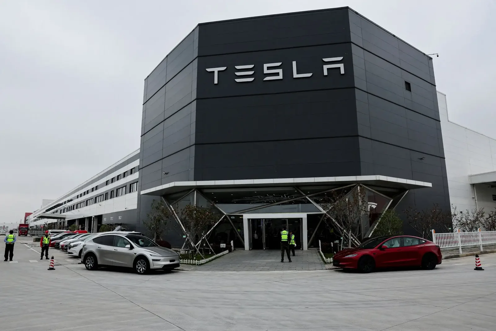 Tesla anuncia apresentação do novo Roadster em 1º de outubro