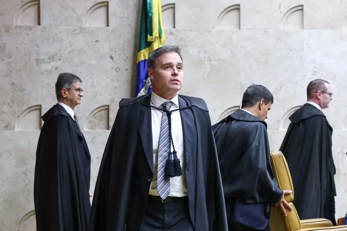 Mendonça alerta para risco de liberar dados do celular de Vorcaro antes de julgamento