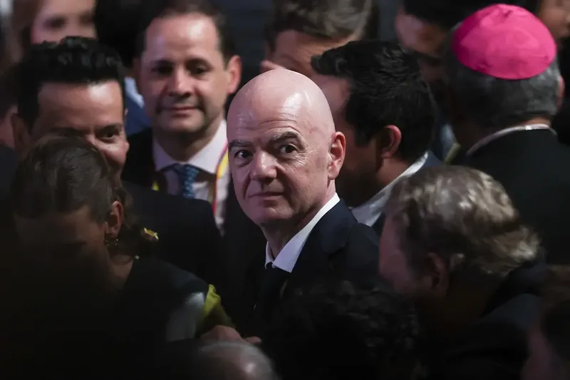 Fifa confirma que Gianni Infantino disputará reeleição em 2027