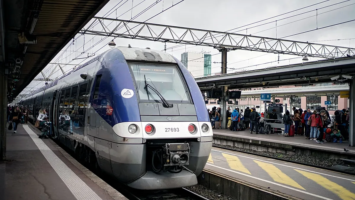 Descarrilamento de trem no norte da França deixa 44 feridos