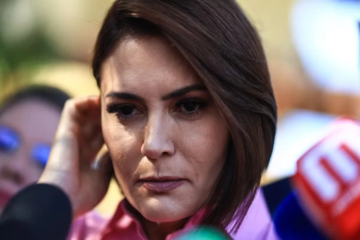 Michelle Bolsonaro publica apoio a André Mendonça em meio à crise no STF