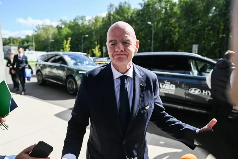 Infantino mantém candidatura à presidência da FIFA para 2027