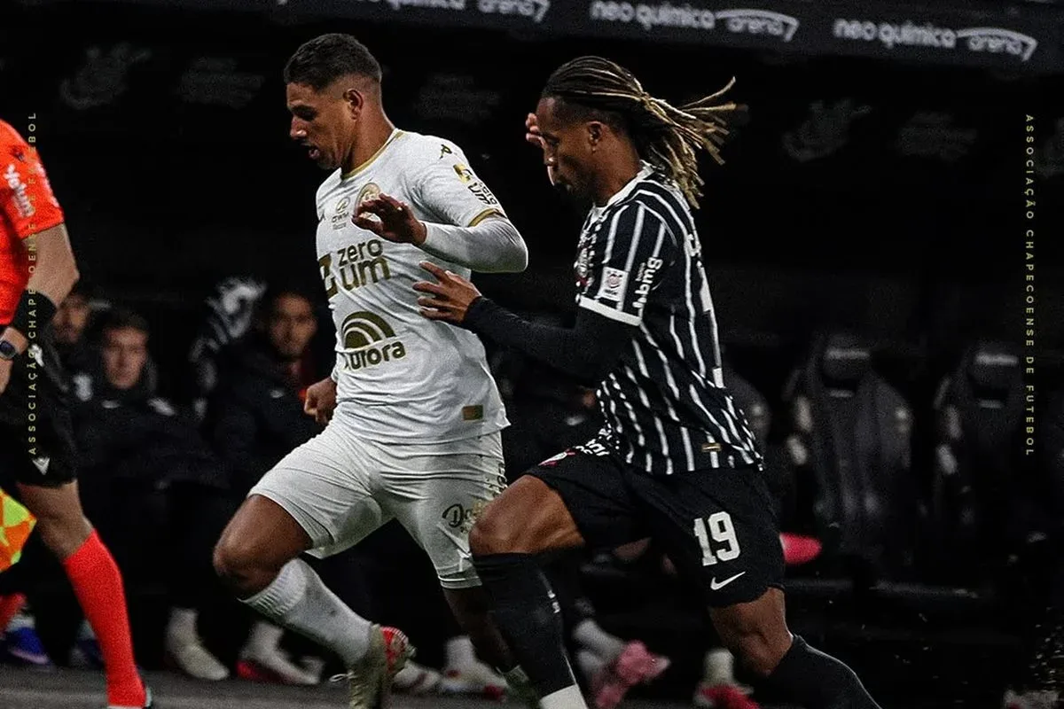 Corinthians sofre virada da Chapecoense e é vaiado na Neo Química Arena
