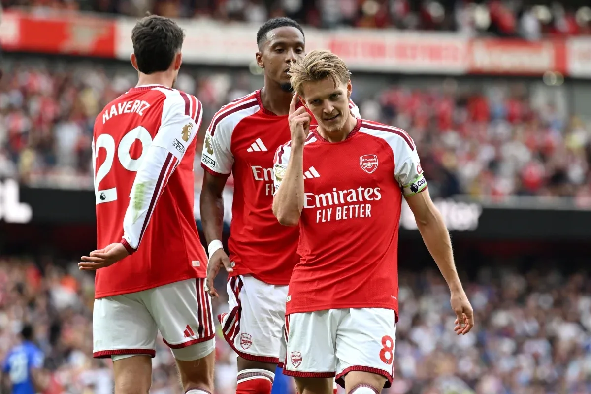 Arsenal supera Chelsea por 2 x 1 e segue invicto na Premier League