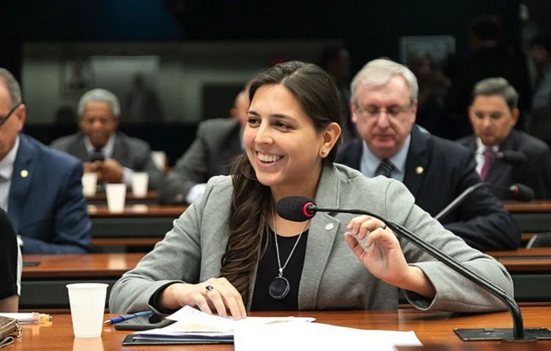 Natália Bonavides entrega provas após receber ameaça por e-mail