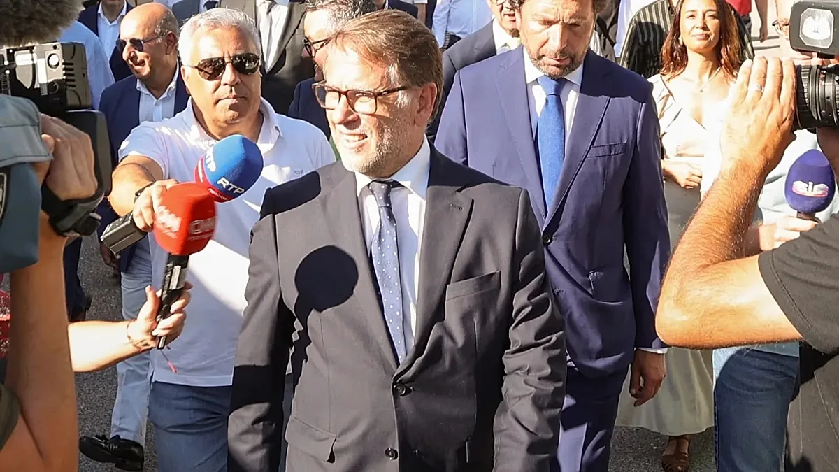 Ministro destaca segurança e incêndios antes de votação de moção no Parlamento