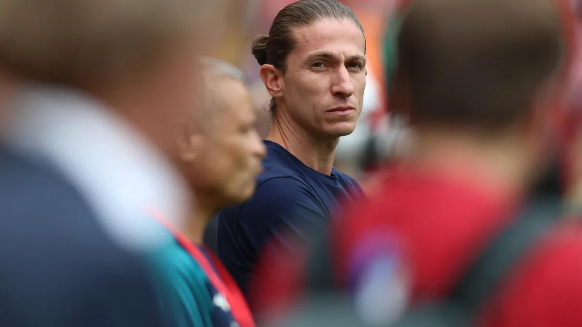 Filipe Luís ganha cargo simbólico em governo de futebol criado na França