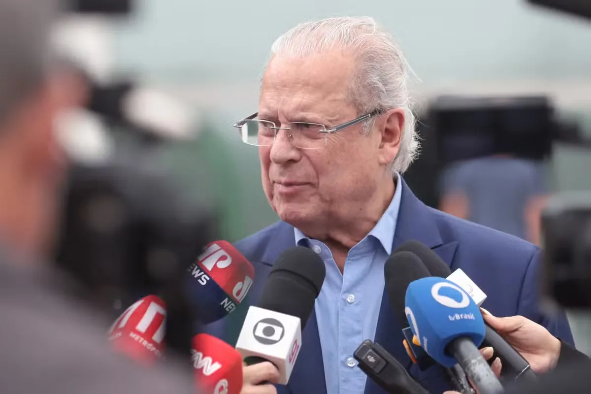 Alexandre Padilha comunica remissão de José Dirceu após tratamento de linfoma