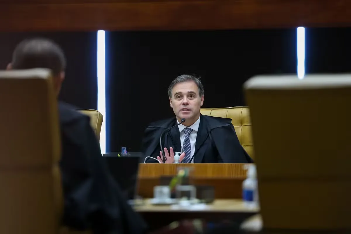 Voto de Mendonça pela soltura de Cabral veio após conversa com Castro