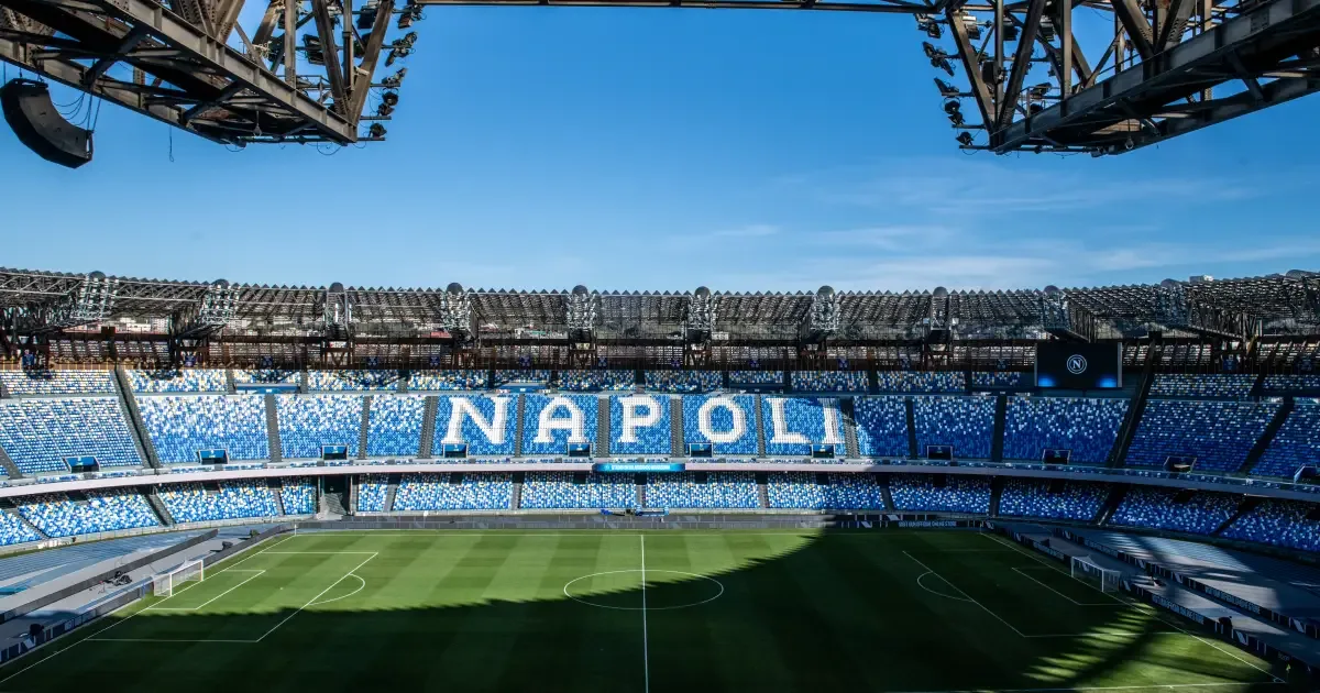 Napoli e Arsenal estreiam na Champions com cenários opostos