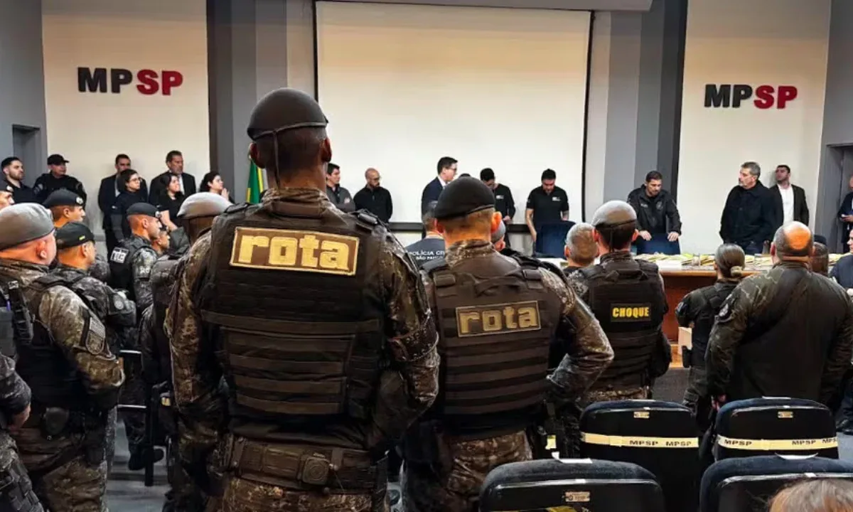 Operação investiga cadeia de roubos e comércio ilegal de celulares em dois estados