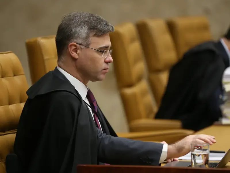 Mendonça aceita delação de empresário que enviou R$ 60 milhões a fundo ligado a Eduardo Bolsonaro