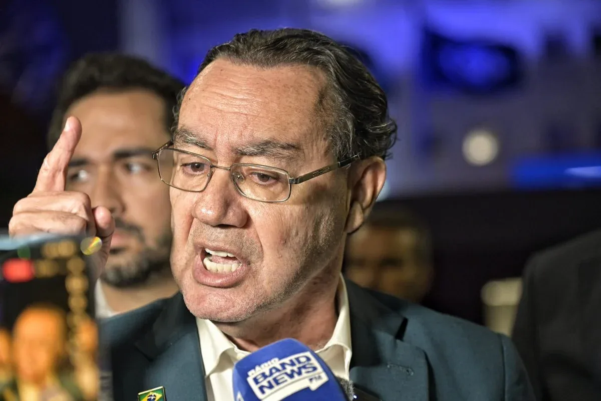 Augusto Cury condiciona apoio a Flávio Bolsonaro a esclarecimentos sobre filme