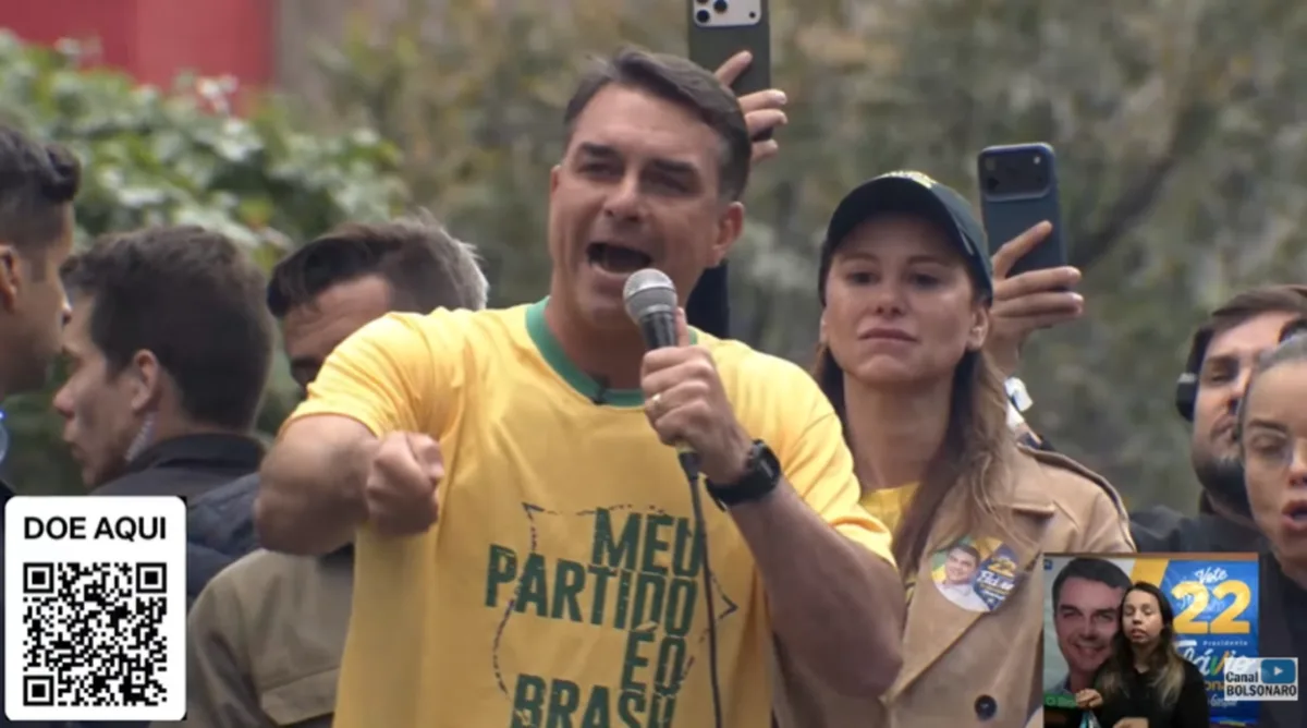 Flávio Bolsonaro fala em interferência nas eleições e promete mudanças no STF