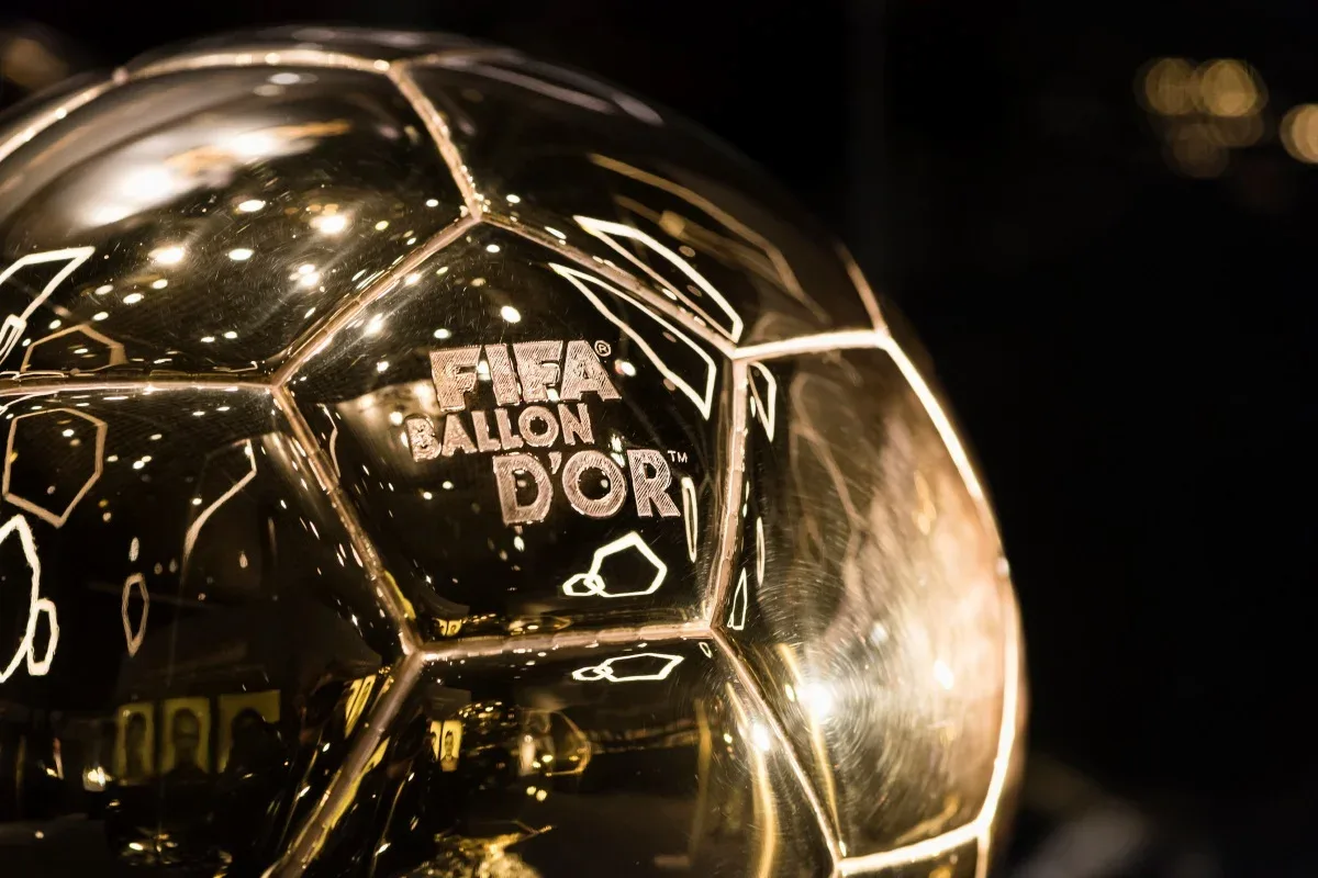 Bola de Ouro 2026 tem indicados divulgados e recebe críticas nas redes