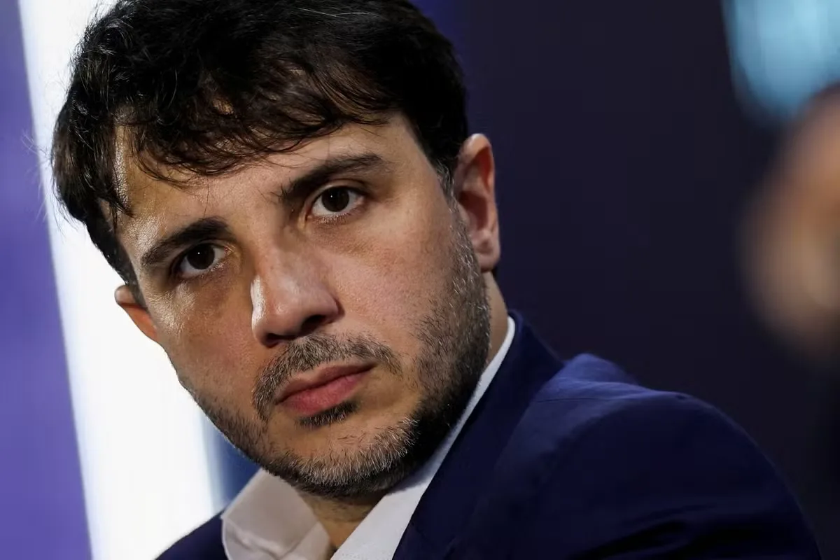 Defesa de Renan Santos anuncia novas medidas após suspensão de propaganda