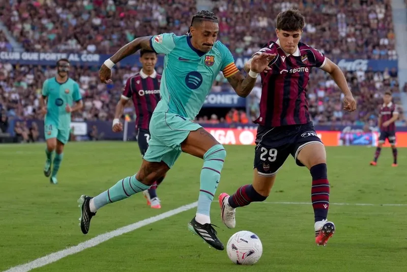 Raphinha alcança marca de Messi no começo do Espanhol pelo Barcelona