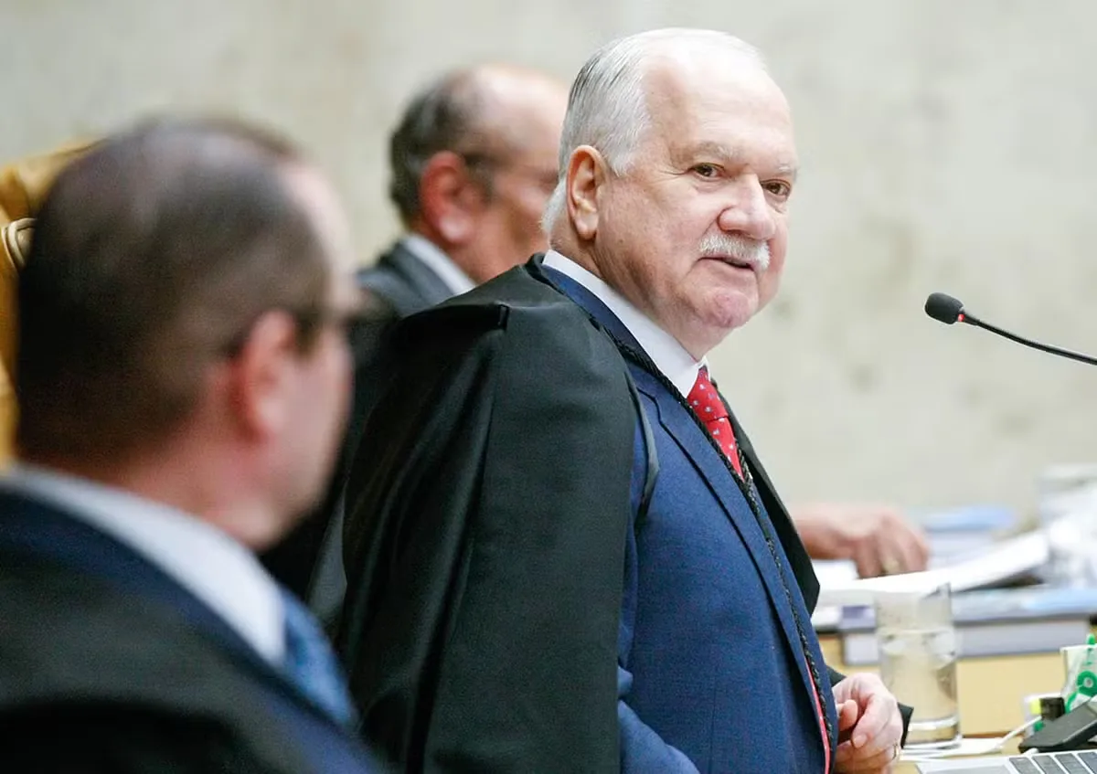 Fachin cobra da PF informações sobre celular de Daniel Vorcaro