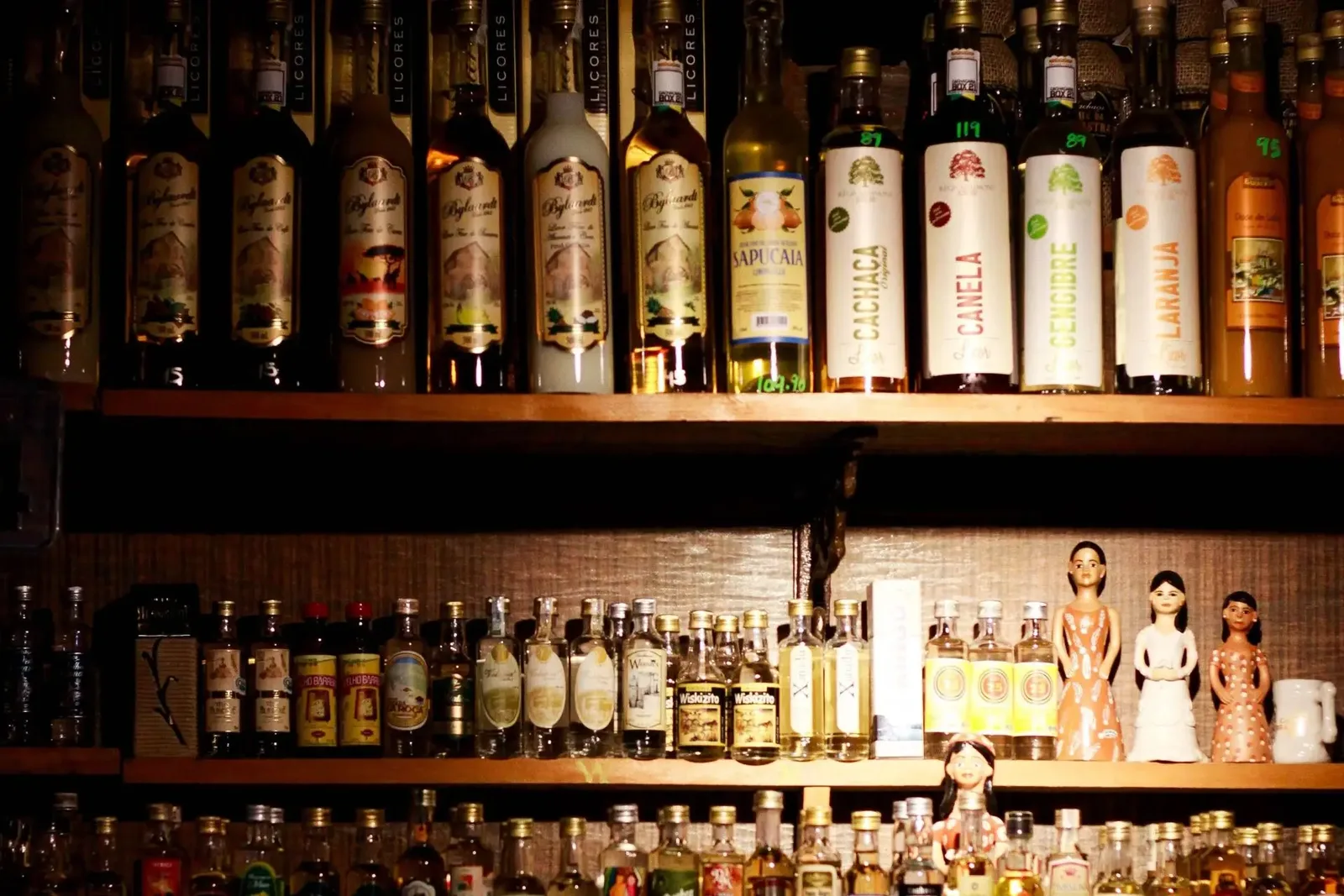 Cachaça amplia participação entre bebidas destiladas e supera vodka no varejo